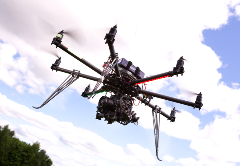 VentureBeat's tweet photo. Amazon's drones could track you down to deliver your goods http://t.co/um4aQ6hMXk by @ruthreader http://t.co/gcB7Rh8rBG