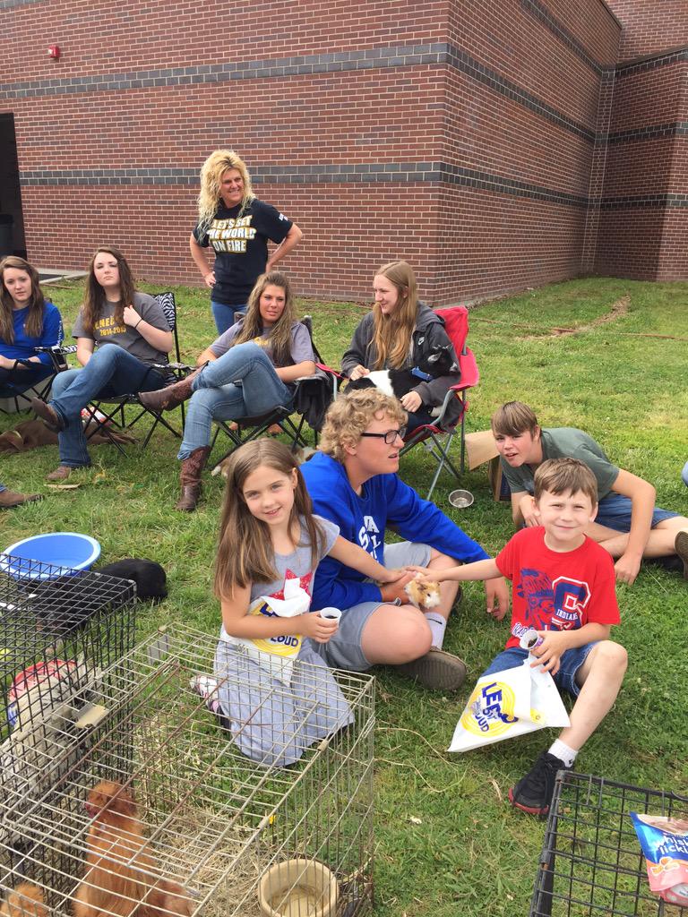 shanna_hight's tweet photo. Our wonderful FFA put on food for America for our elementary students! http://t.co/eSPaPqe5DL
