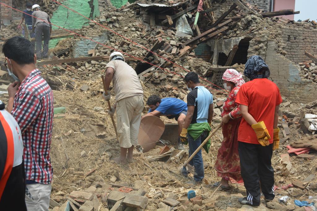 wetravelnepal's tweet image. #supporting the #team at #Harisiddhi, Lalitpur to help #casualties of #NepalEarthquake. 
#NepalearthquakeRelief