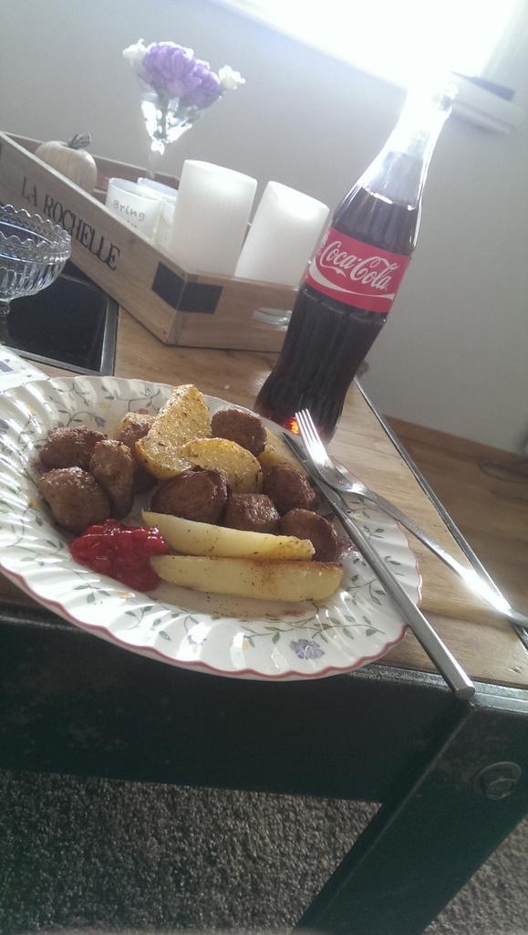 andy90910's tweet photo. Sykaste bolar maten 😍 Slår ikke meg @rompeeskil ! God fredag! :] #icolakorkenstoddet: C og bli Z #dyp http://t.co/o0mgqqBNy3