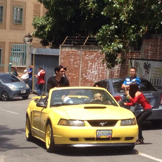 ChinoyNacho's tweet photo. Así llegamos a @LaBomba_Televen #MeVoyEnamorando
Foto de @blanquisantos http://t.co/9vDb0nz8FJ