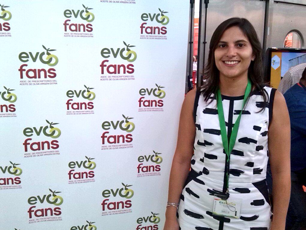 evoofans's tweet photo. Silvina Ybarra, de la empresa pública argentina Proargex, en el espacio #evoofans de #Expoliva2015 http://t.co/u8xOEt2Ylp