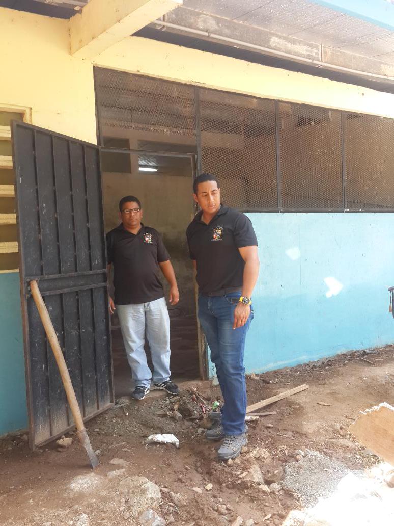 En el día de hoy junto a docentes, padres de familia y <a href="/jc_llanobonito/">alMAreed</a> en jornada de limpieza en Esc Evelio DoloresC.