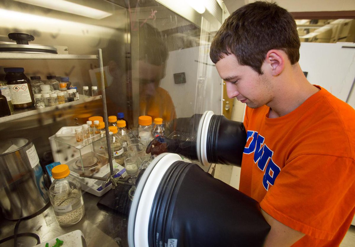 uwplatteville's tweet image. Feller researches eco-friendly solution for lignin. #UWPNews uwplatt.edu/news/feller-re…
