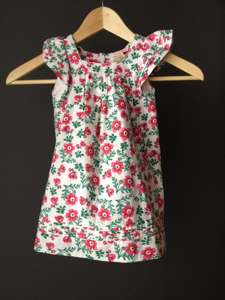 Hallu_Moda's tweet photo. Precioso vestidito de niña de Gocco! Si te digo el precio no te lo crees... 10€! #modainfantil #mercadillo #madrid http://t.co/XZ2TJoflzU