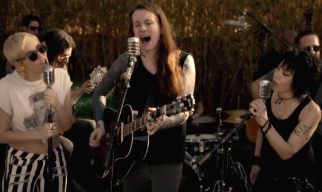 _MusicStory's tweet photo. Watch Miley Cyrus, Laura Jane Grace, &amp; Joan Jett Cover The Replacements #Video http://t.co/qDHJDsWoRv http://t.co/G7i7WTh9G9