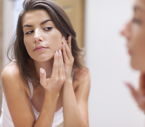 NewBeauty's tweet photo. Adult Acne vs. #AntiAging: Which Should You Treat First? http://t.co/Ep6LSdgjvj http://t.co/SixPl2ayM7