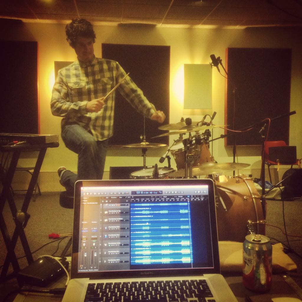 Smashing day smashing out some smashing drums today with @petemurch <a href="/iain_sandilands/">Iain Sandilands</a> and <a href="/StaceSievwright/">Stacey Sievwright</a> New EP!