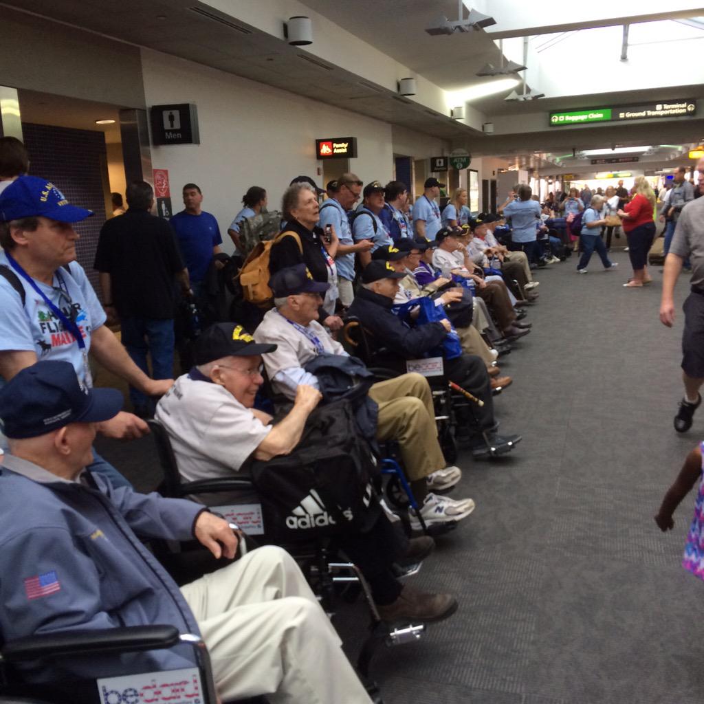 LCTCS_CTE's tweet photo. WWII vets arriving at airport for a special function in DC. Everyone stopped and gave standing ovation. http://t.co/Rrhcu1aRPM