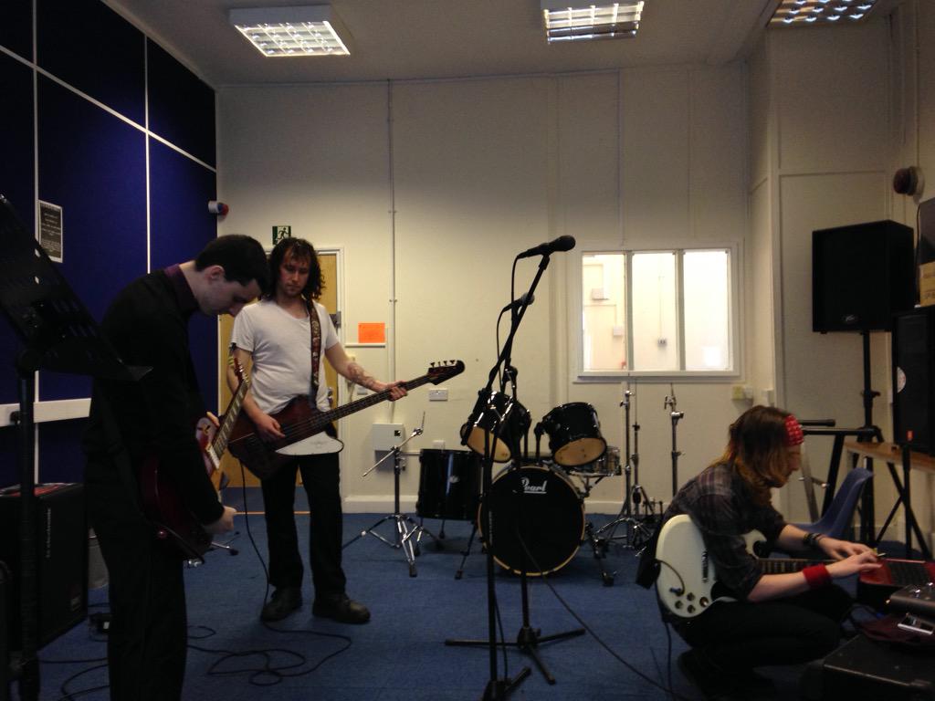 shotgunblvd's tweet photo. Hey guys AC here just with the boys at a practice http://t.co/0TlX9utiJo