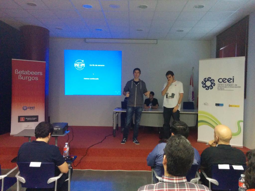 betabeersBGS's tweet photo. Para cerrar la jornada tenemos a los creadores de #MarsBaseOne  #MBO ganadores de @SpaceAppsBurgos @spaceapps #bbBGS http://t.co/5wsdWzbKpr