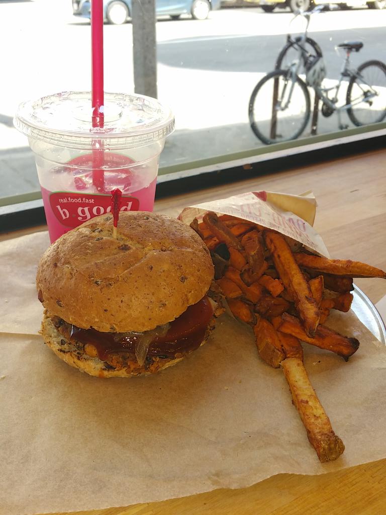 kel_o_watt's tweet image. Thanks @b_good_ for the free birthday lunch! #welcometo40