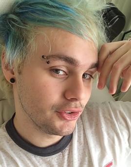 TheIrwin5SOS's tweet image. HOW DARE YOU MICHAEL