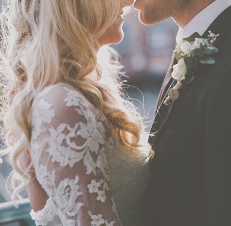 Long lace sleeves are sooo pretty! Photo by Jobilham.  #weddinginspiration #weddingdress