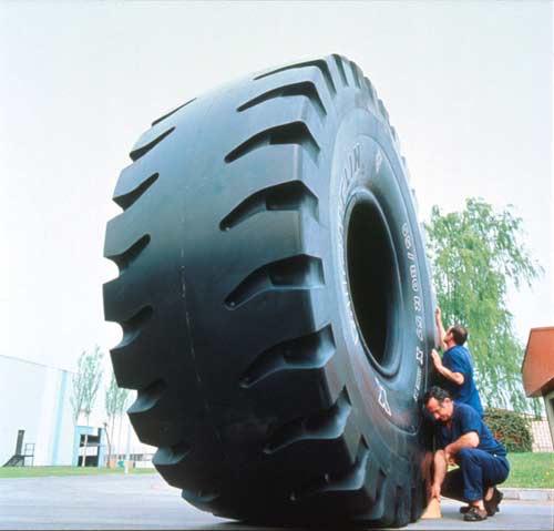 poppa_pig's tweet photo. @meehanracing @gingerlollybird the new tyres arrive at Caveman! #flips http://t.co/4wD9EcbJCC