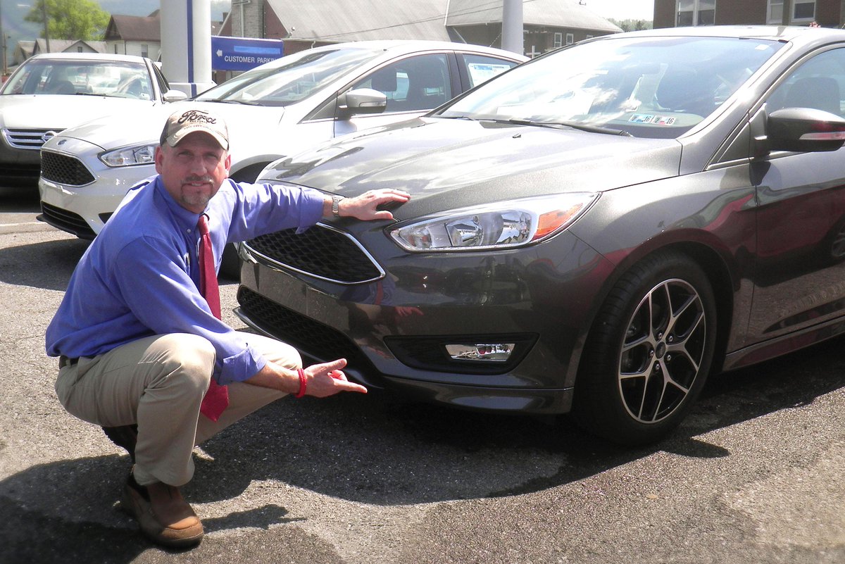 lakeauto's tweet photo. What does @Ford Sales Consultant Troy love about the 2015 @FordFocus? "the aggressive SE Sport package!" #FocusIn5 http://t.co/ffcyM8pD81