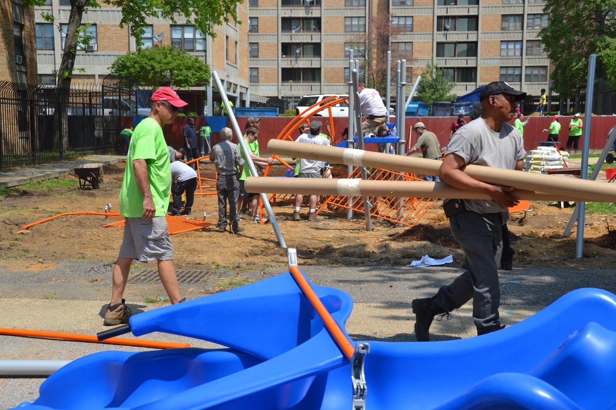 Dc Housing Authority On Twitter Beautification Day At Potomac