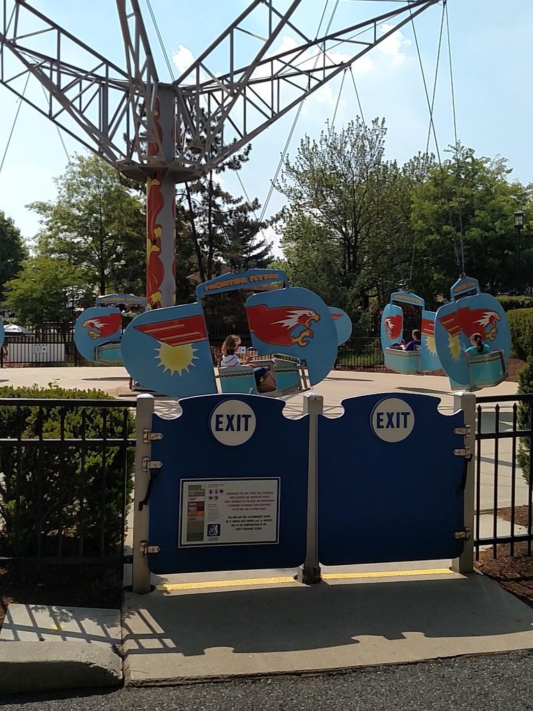 truscott_drew's tweet photo. Centripetal force pushes inward while flying around in a circle on the frontier flyers #rlphun  #circularmotion http://t.co/oMYcQfJiiv