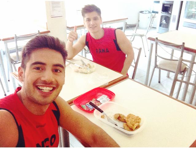 NicolasOcchiato's tweet photo. Comiendo antes de @combatearg con en Melli @ramironayar hoy con todo el Rojo para terminar la semana arriba! http://t.co/DkExE2rHLK
