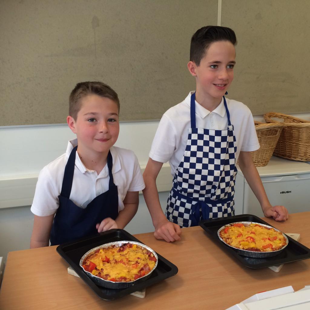 MrsStewartWQ's tweet photo. Well done to our P7's for wonderful pizza making at Graeme High today. #amazingpizzas #skillsforlife http://t.co/WpySq5NNlJ