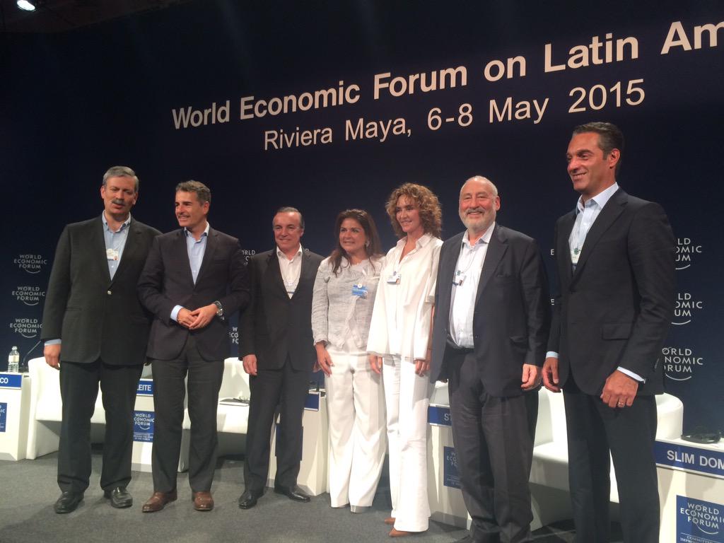 michelleAC1's tweet photo. Cambiando paradigmas - inequidad, chip generacional, valores en liderazgo. Lo central del #WEFLATAM #ShapersLA http://t.co/8UODIbDoMw