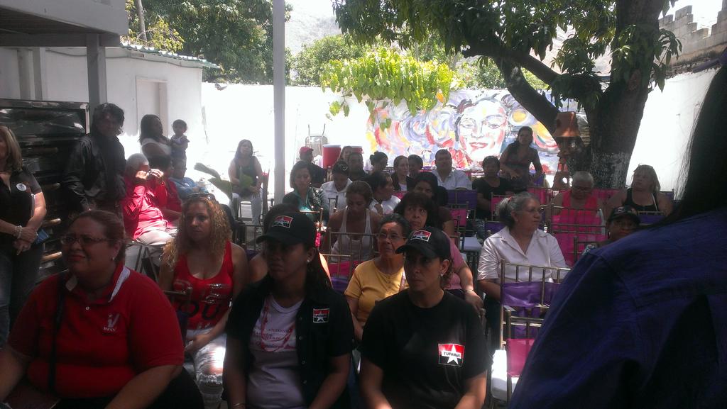 sikyu23's tweet photo. Inscripción de defensoras comunales en el Estado Aragua @MariamBaritto @YekuanaMartinez @Ceyrali http://t.co/LM1dSJFGZ6