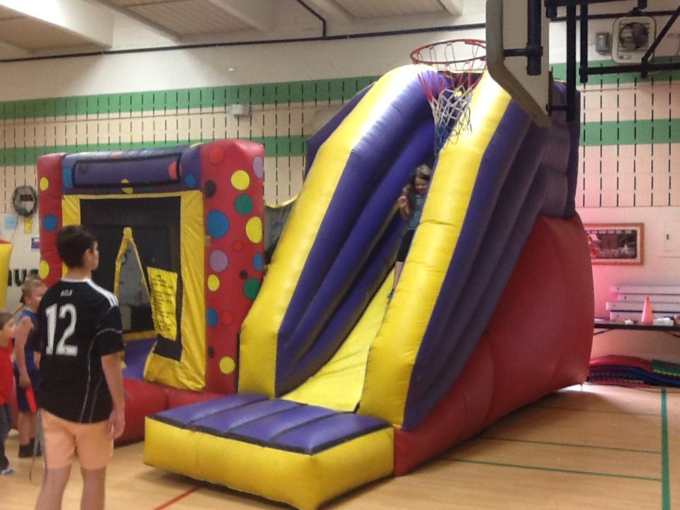 MaryMendell1's tweet photo. It's STAAR Carnival day here at Liberty!
.@LibertyELaisd 
#libertyloveslearning http://t.co/uK0ybTUb0F