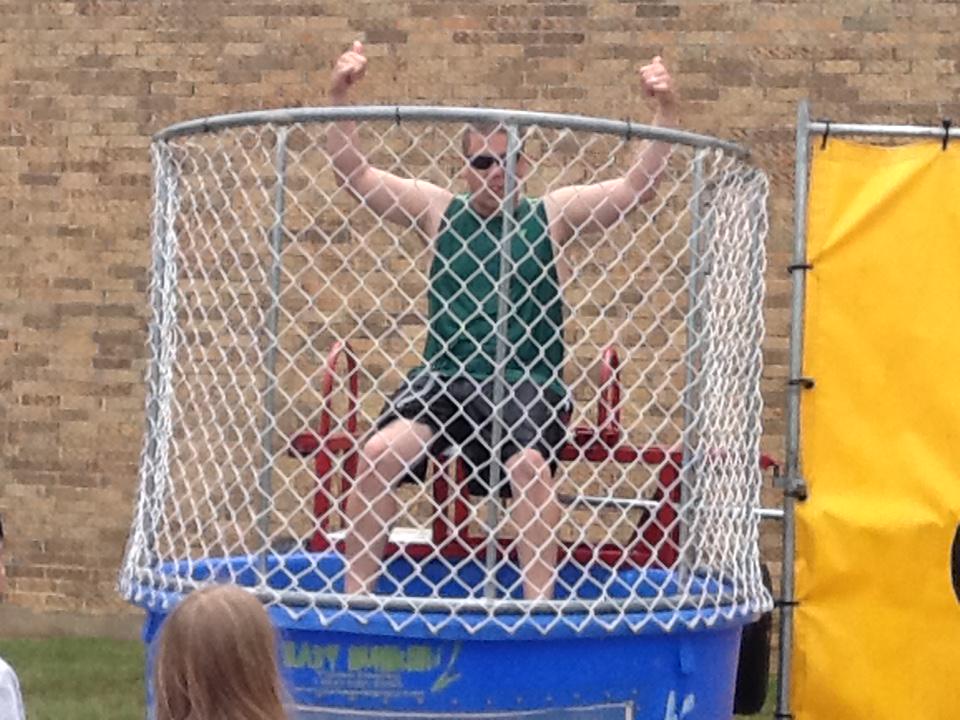 MaryMendell1's tweet photo. It's STAAR Carnival day here at Liberty!
.@LibertyELaisd 
#libertyloveslearning http://t.co/uK0ybTUb0F