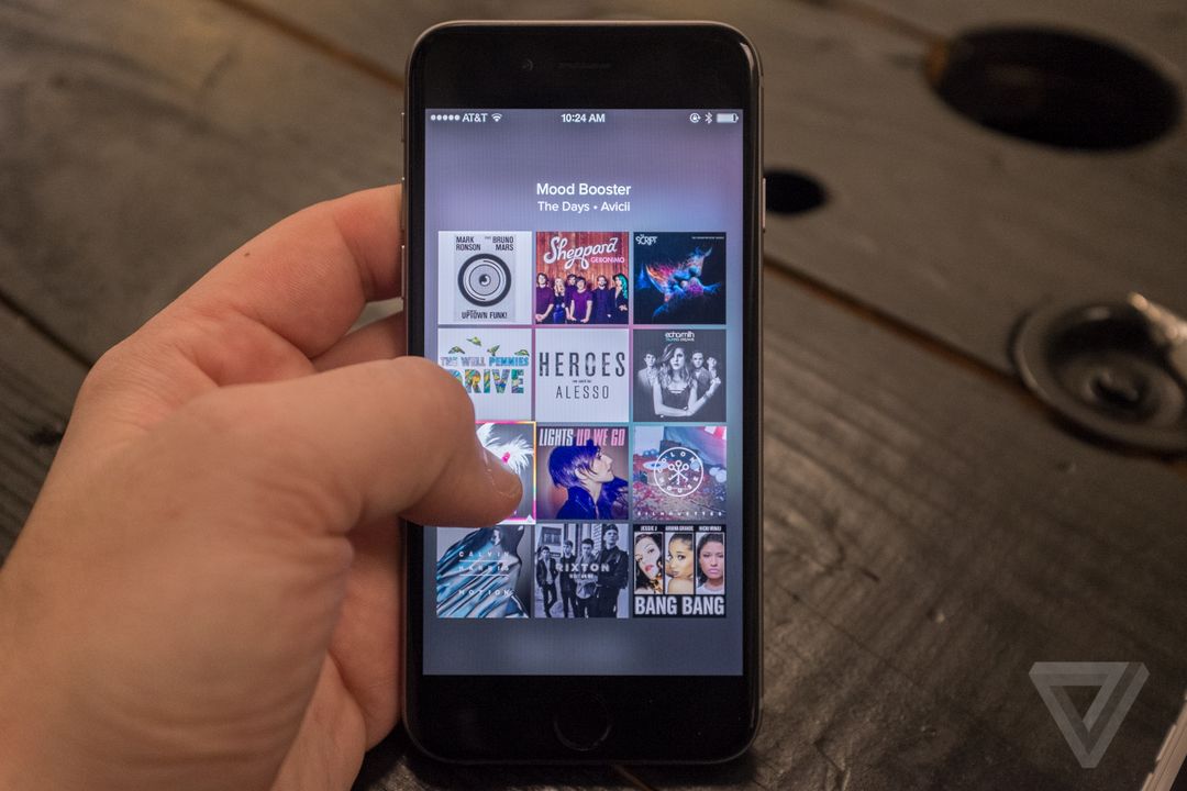 verge's tweet photo. Rival music services say Apple's App Store pricing is anticompetitive http://t.co/E2Qv8Xeecp http://t.co/3LUjSnZcI4