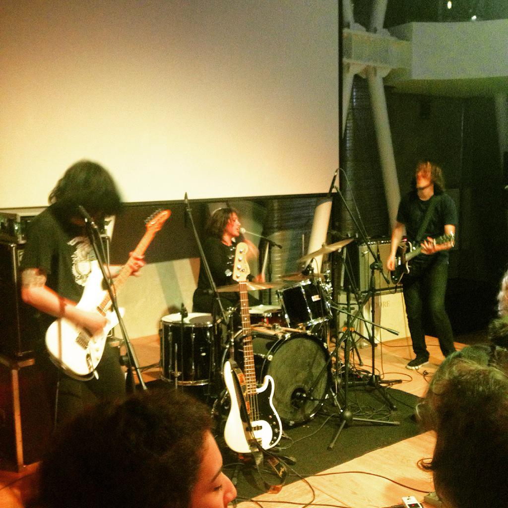 UmutAdan's tweet photo. #rocknroll diince #ringojets http://t.co/QE3lvwwPMz