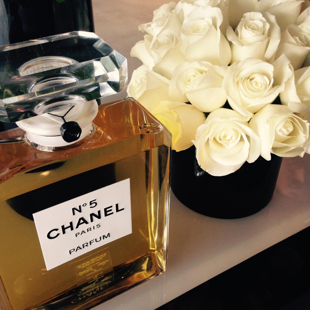 RepeatRoses's tweet image. What better way to spend #MothersDay wknd than enveloped in the #fragrance of beautiful blooms @CHANEL #N5NY exhibit?