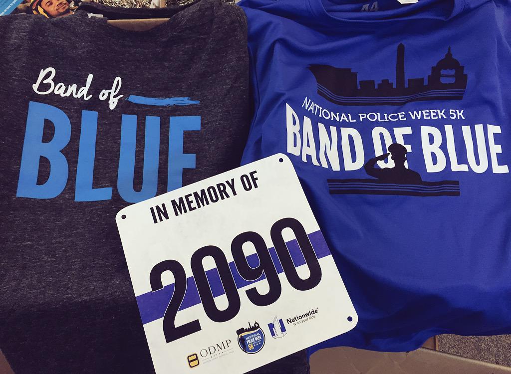 runpacers's tweet photo. National Police Week 5k packet pickup in Clarendon today until 6pm http://t.co/bhwwU8ynC6 #PoliceWeek5k #BandOfBlue http://t.co/dDPWJn9yCq