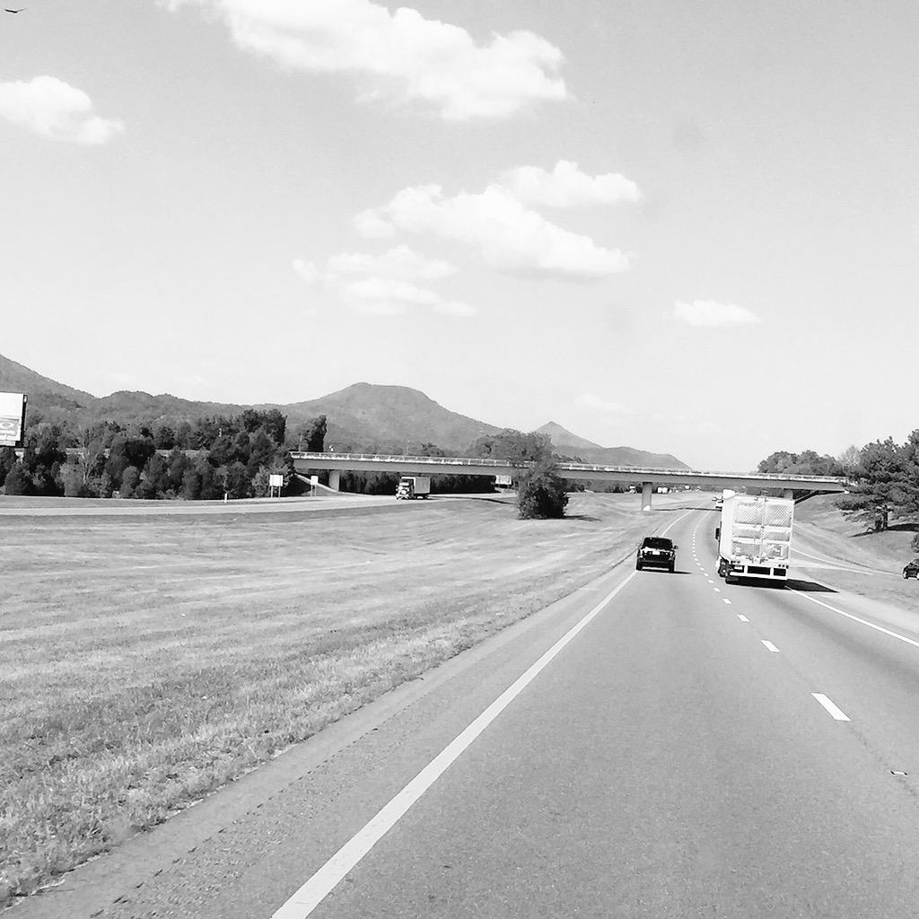 dirtrackchick's tweet photo. Love my views while traveling with hubby!! #mountains #travelingwife #pipeline http://t.co/Gl6IqKZYE8