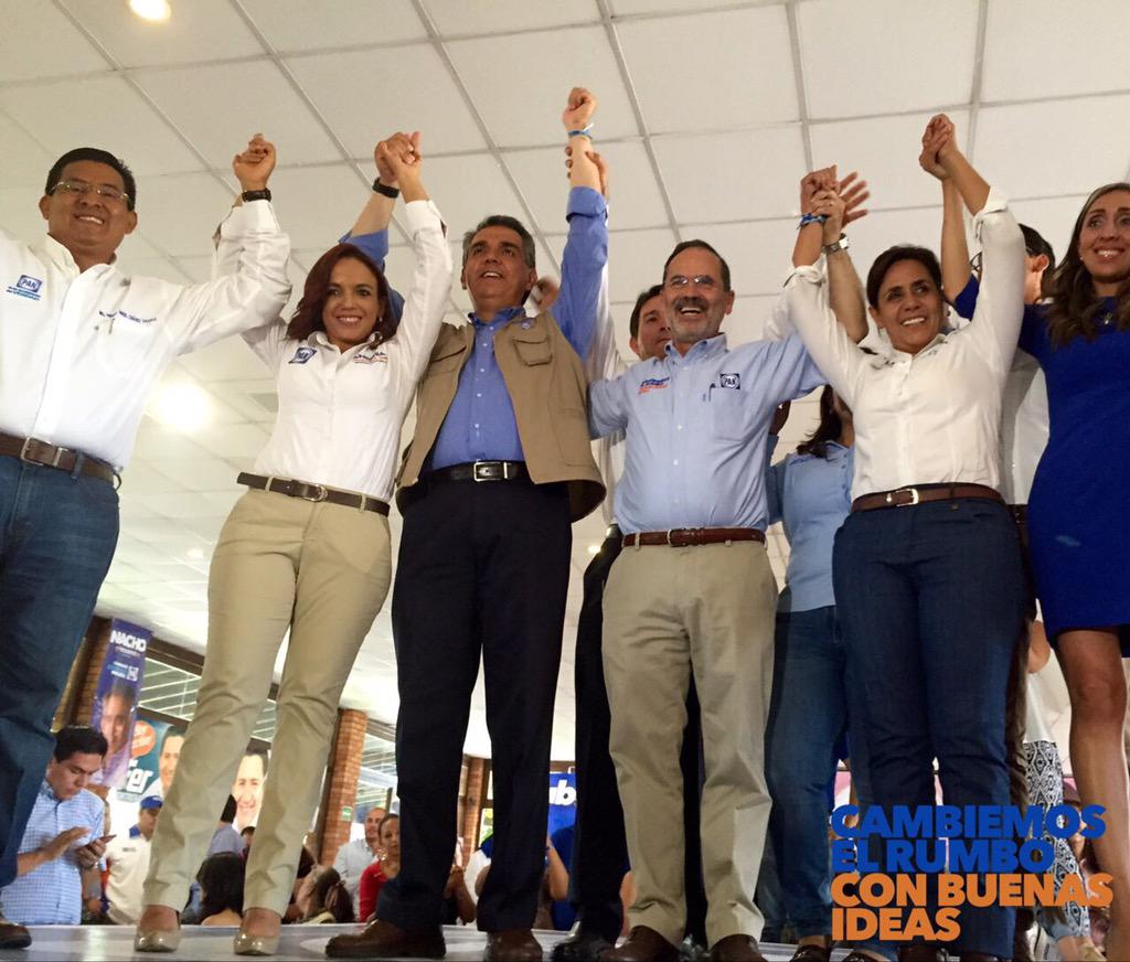 GustavoMadero's tweet photo. ¡Las encuestas nos favorecen en #Michoacan vamos por un #GobiernoDeVerdad con @CocoaCalderon! #ApocoNo http://t.co/d0Va4NYzfl