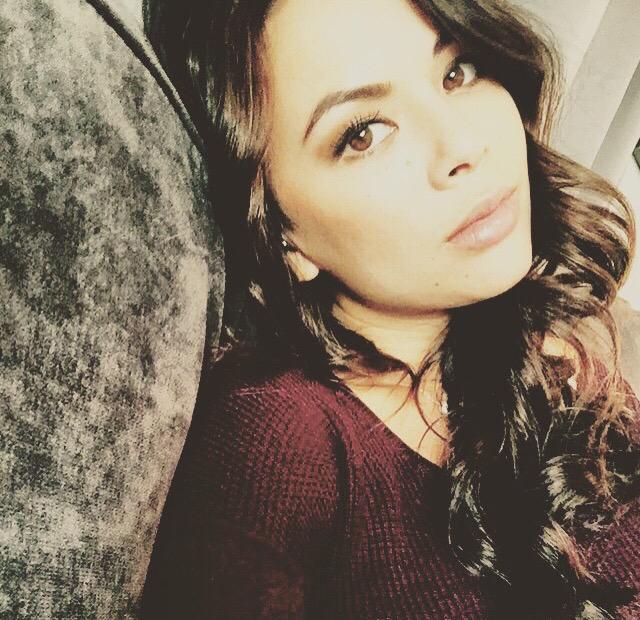 PLLBITCHESSS's tweet image. Who is the smartest ? 
RT FOR MONA 
FAV FOR SPENCER 
#PLLIsOurDrug #PLLisLife ☺️💕