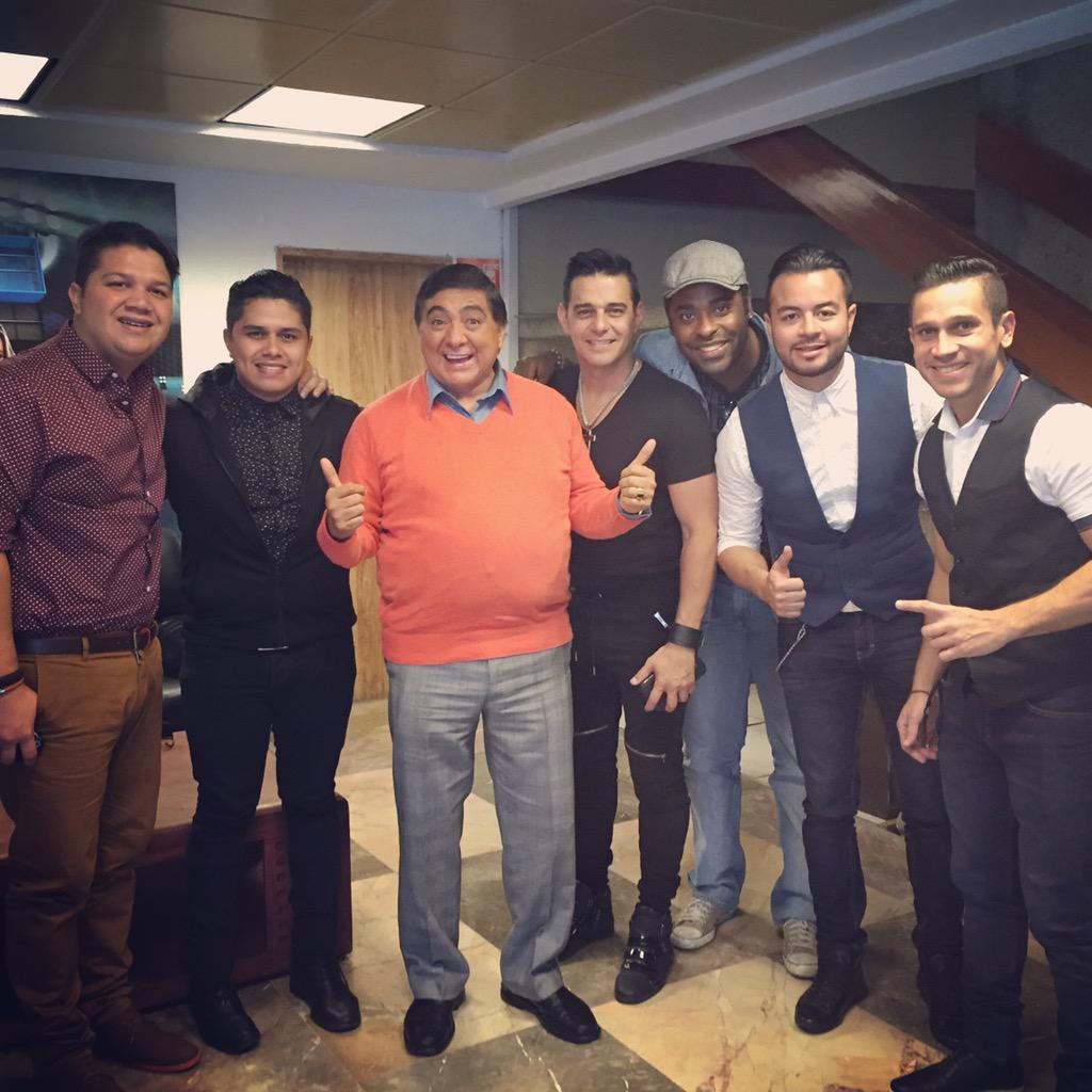 LosAdolescents's tweet photo. Un gran placer de conocer a esta gran estrella Mexicana Carlos Bonavides pura buena vibra @playbackmiami http://t.co/tt6wRyr5Z8