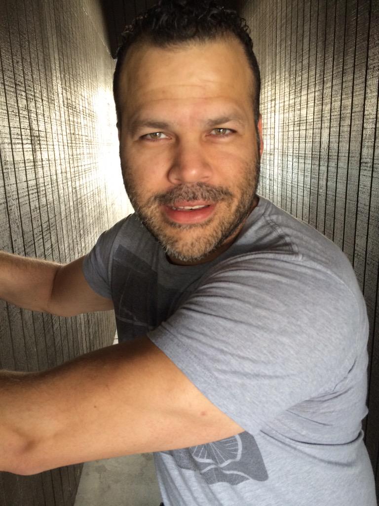 TheLalaCosta's tweet photo. @guillermocanba @ActorsAccess @castingfrontier watch out! #actorwriterdirector #getreadyLalaLand #ChopoLala http://t.co/CRh7mrHTrQ