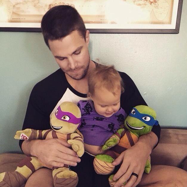   emiIybettz: actor
humanist
husband
father
captain
friend
idol
hero

Happy Birthday Stephen Amell 