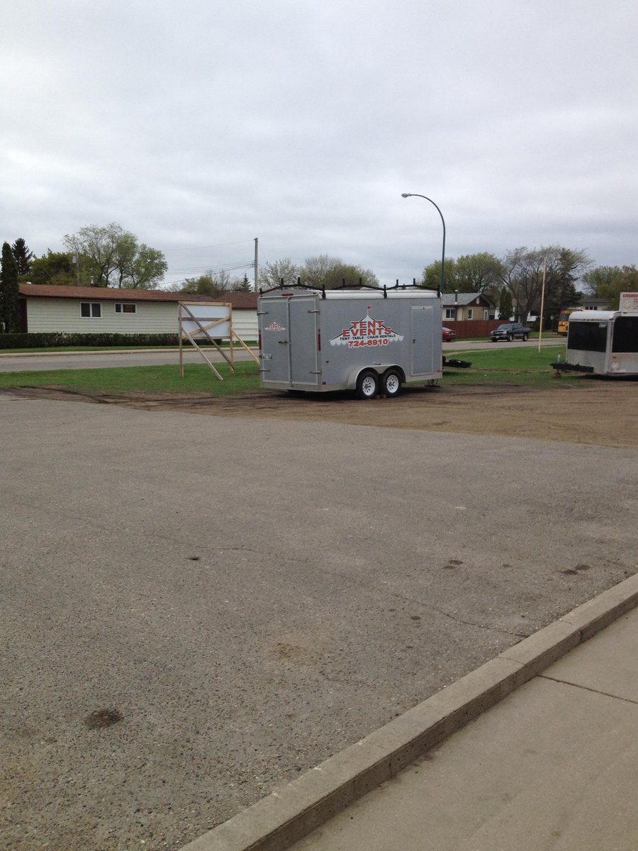 BrandonSource's tweet photo. The @tenteventsbdn Tent is here, Tomorrow rain or shine our annual Tent Sale will be happening from 9-5!!! #bdnmb http://t.co/RRCbqtCwyX