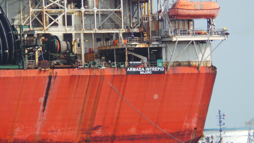 Toch nog foto van door ons gemaakt naambord #ArmadaIntrepid bij @DockwiseVRdam #sign #borden #stickers #keppelverolme