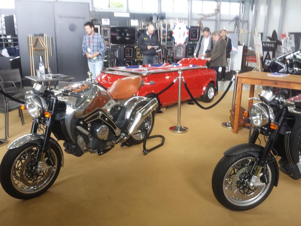 harleyholeshot's tweet photo. Today we launched @BODYCarver to the public! #theelitelondon http://t.co/ym8X98H7TK