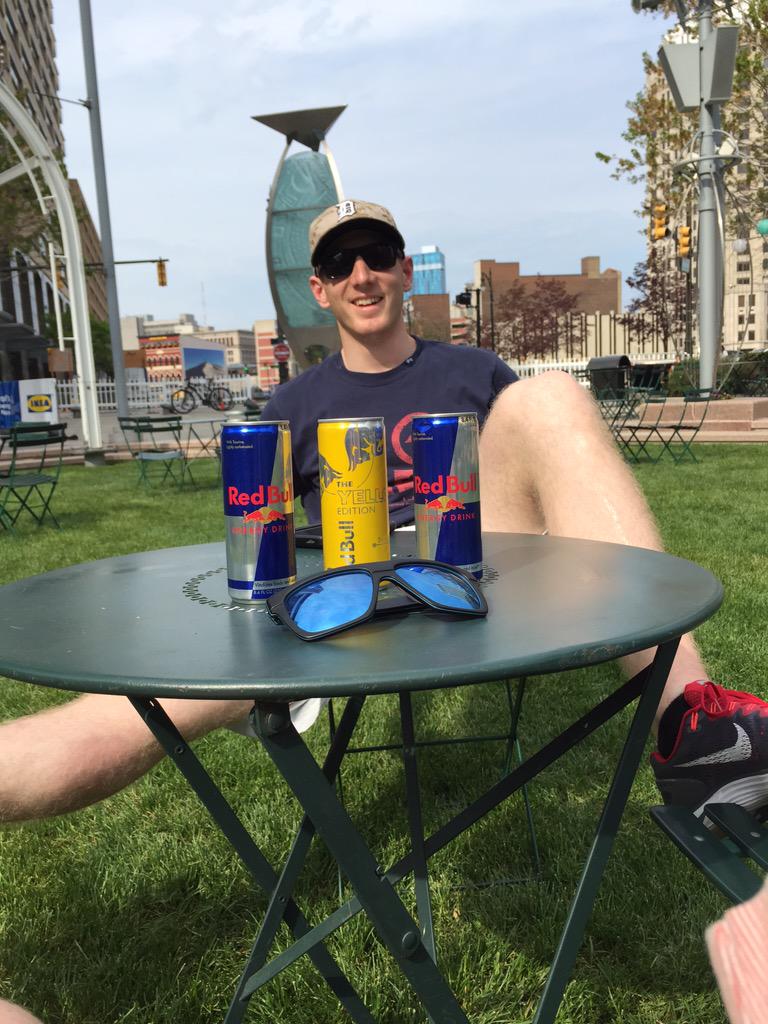 Red_Rooster_Cub's tweet photo. Redbull on deck @redbullDET #HartLines http://t.co/DQDHdpHZK6