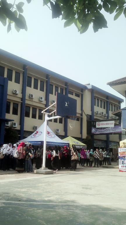Suasana pensi <a href="/official_Tels/">SMK Telkom Telesandi</a>