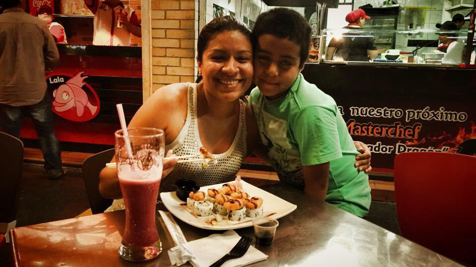 OrienthaiExpres's tweet photo. Así disfrutan nuestros clientes nuestro #viernes de #sushi #Palmira #llanograndeplaza @CC_LLANOGRANDE @paulongchoi http://t.co/IDbvzhoDNJ