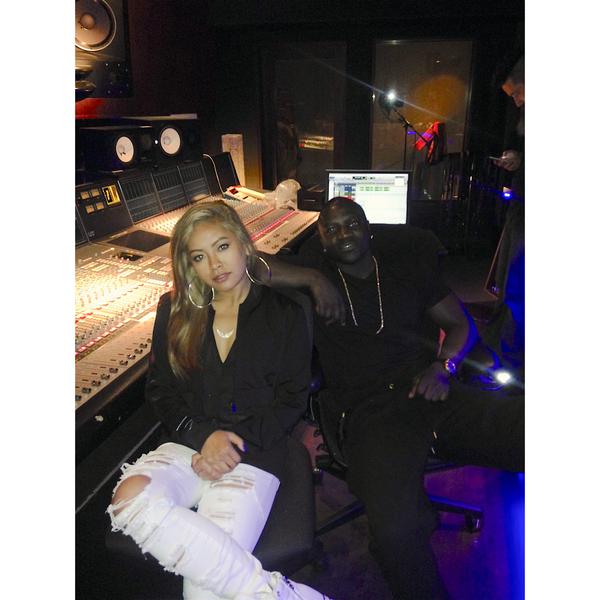WorldofAkon's tweet photo. Latest pic of @Akon with #HoneyCocaine and #Temoney in the Strudio In #Losangles http://t.co/0Io7xwRmt6