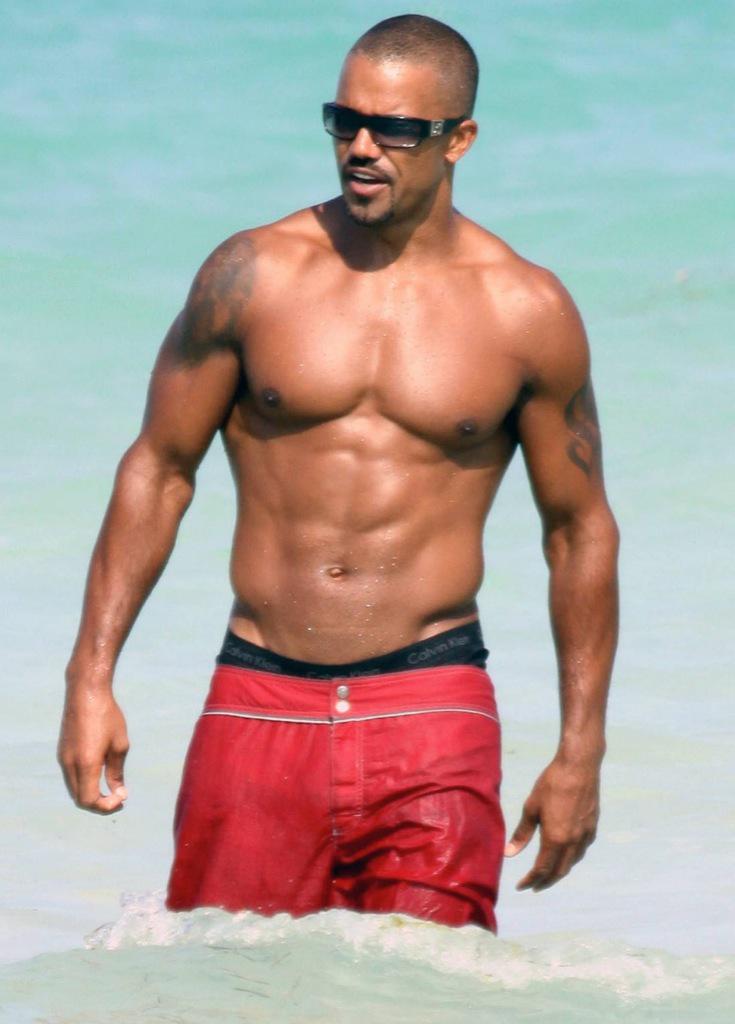 Happy birthday !!! to make up for being the worst i got you shemar moore. 
