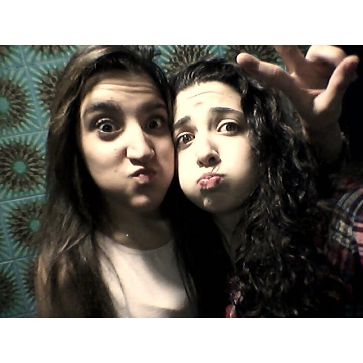 ainhizeGB's tweet photo. hay algo mejor que tener amigos como vosotros y mi cuquii que son esa familia que e elegido sois increible ♥ http://t.co/UwC3cVxdb9