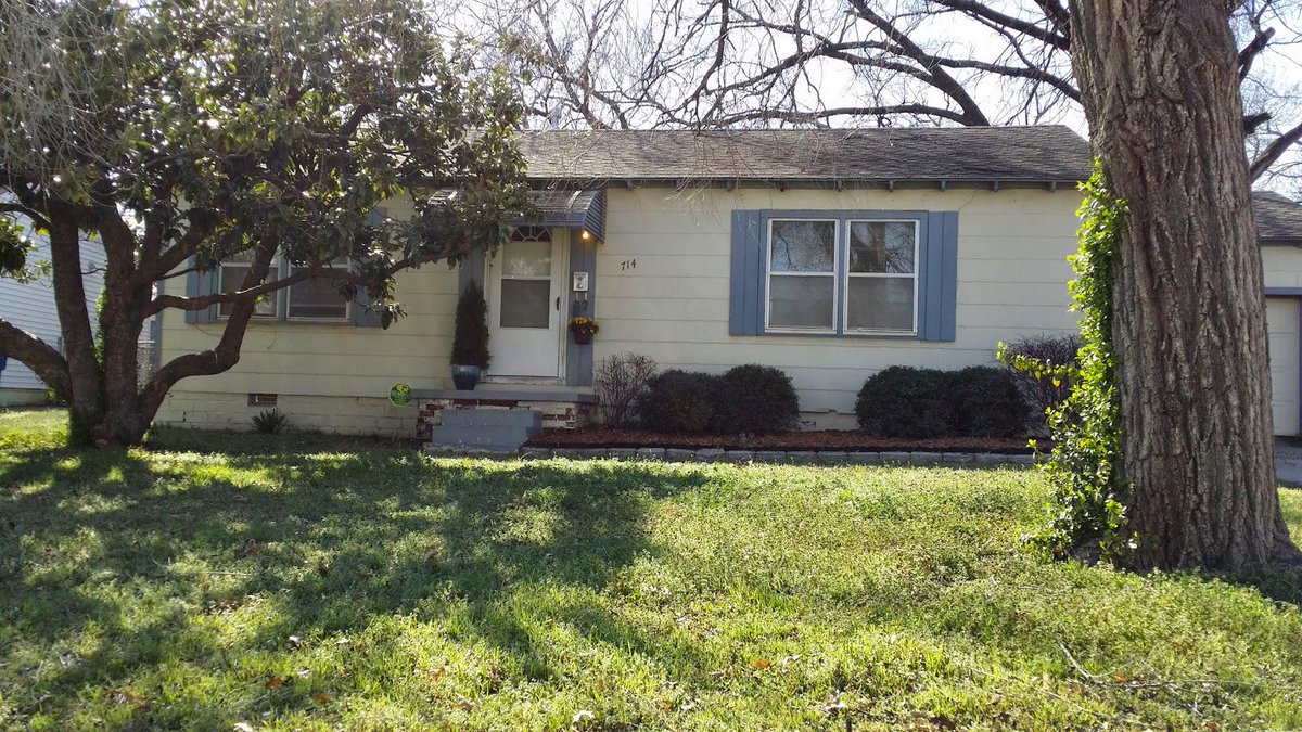 GLawrence001's tweet photo. $68, 400. Excellent condition Single-family home in T.U. area… http://t.co/TcI3JUfCuA http://t.co/oe00zls5dN