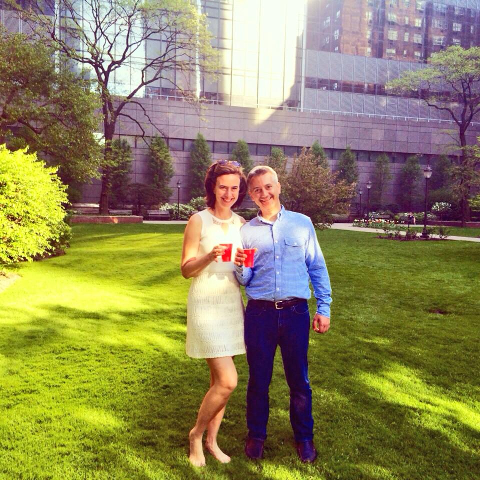 JennieSThompson's tweet photo. #nyc #fridaynight #toesingrass #secretgarden http://t.co/CT5NSyWbma