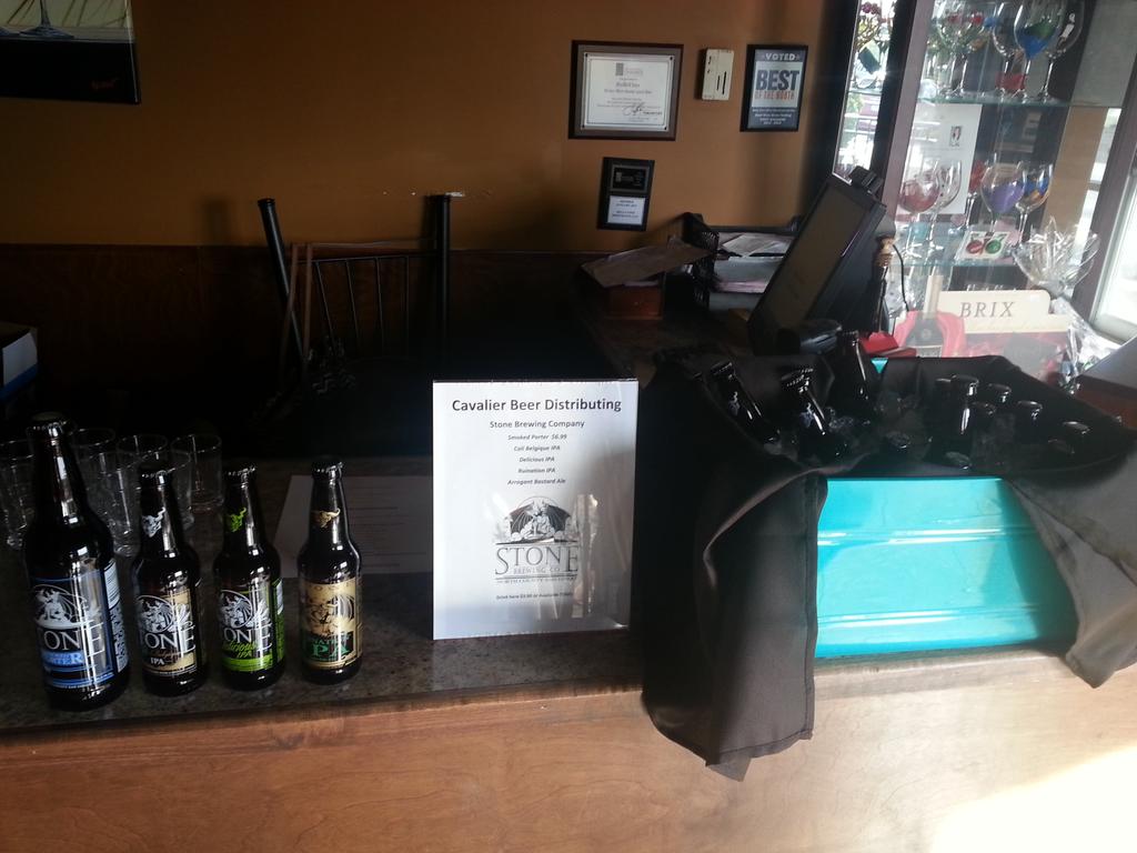 ChipperFlip75's tweet photo. Bella Vino West Chester Vendor Night
@StoneBrewingCo @CavBeerOH 
#stonebro
#ipabro @papazian4prez @BeerIsMyHomeboy http://t.co/LgnOd3LXsE